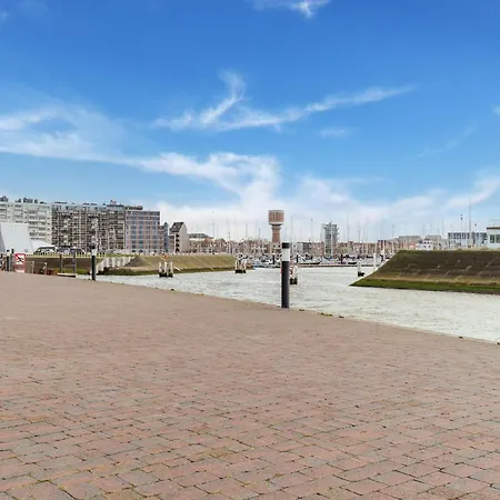 Flat By Seafront And Shopping Center, Cleaning Included Blankenberge